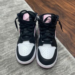 Nike Air Jordan 1 6.5Y equivalent 7.5-8 Women’s